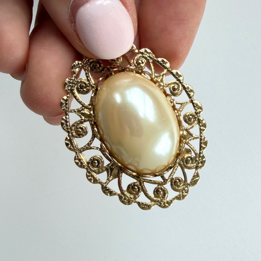 Vintage Gold Tone Filigree Faux Pearl Cabochon Brooch Victorian Style Pin